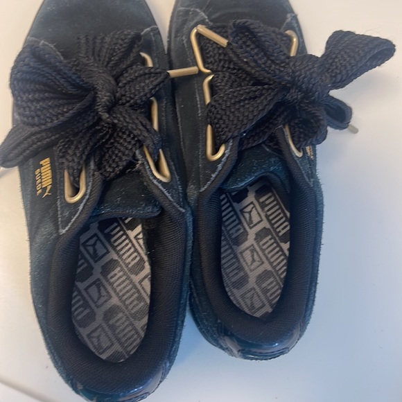 Puma suede black shoe with gold with glittery midsole - Picture 3 of 10